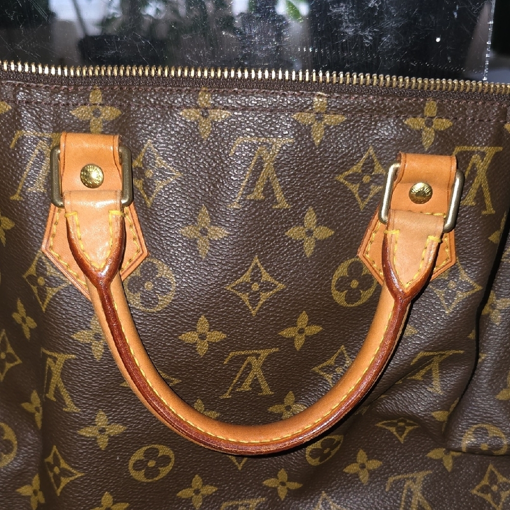 Louis Vuitton Monogram Canvas Speedy 40 - Picture 8 of 17
